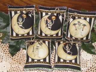 5 Appliqued Halloween Skeleton Shelf Sitters Wreath Accents Handmade Decor